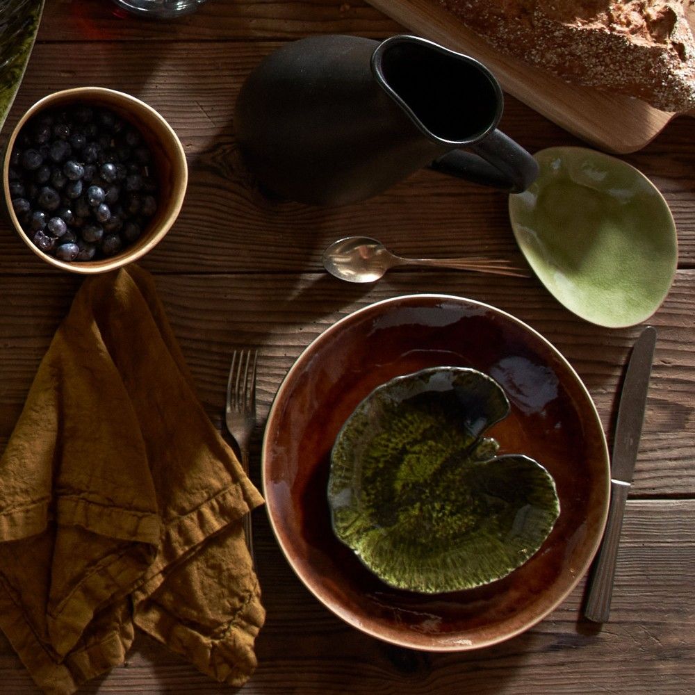 assiette feuille alchemille verte forêt D18cm pour une table naturelle - maison gabin décoration