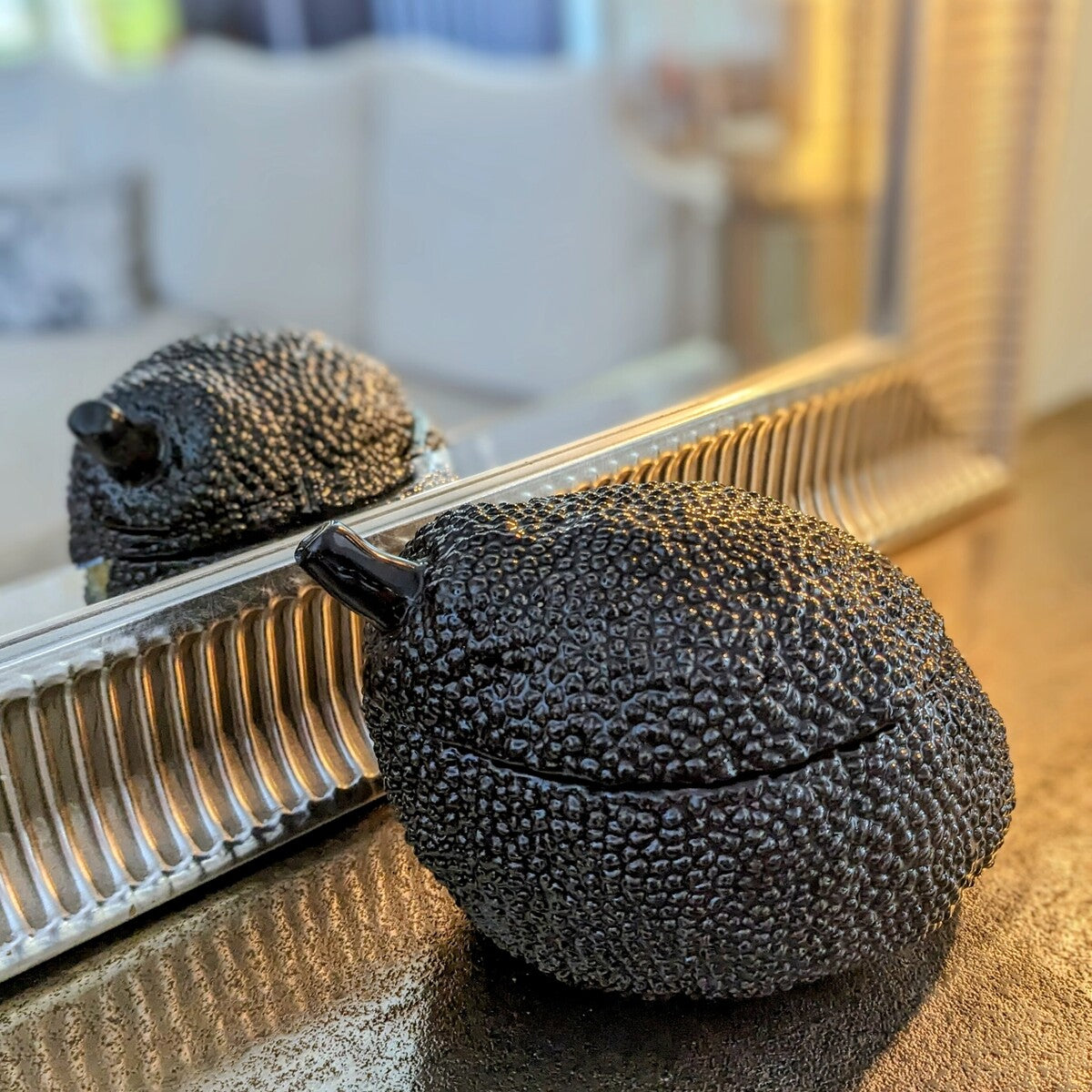 boite déco en céramique noire brillante en forme d'avocat, de fruit. boite de rangement 16.5cm pour vos bijoux