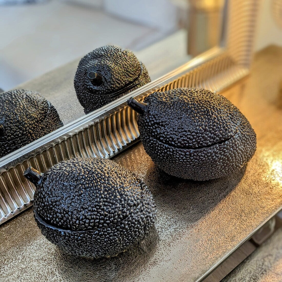 boite en céramique noire vide-poche en forme de fruits exotique 20cm - maison gabin décoration