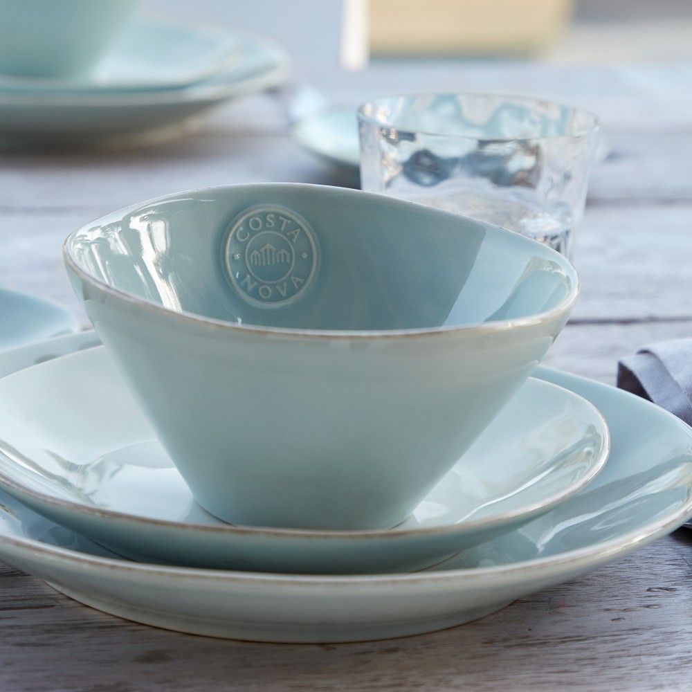 vaisselle turquoise en grès fin avec bol, assiette à dessert et à dîner, aux formes irrégulières