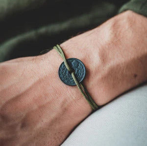 bracelet kaki unisexe avec cordon et pièce de monnaie trouée noire
