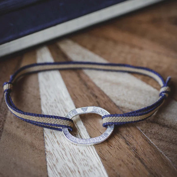 bracelet élastque bicolore ambre et noir avec une pièce française trouée - maison gabin décoration