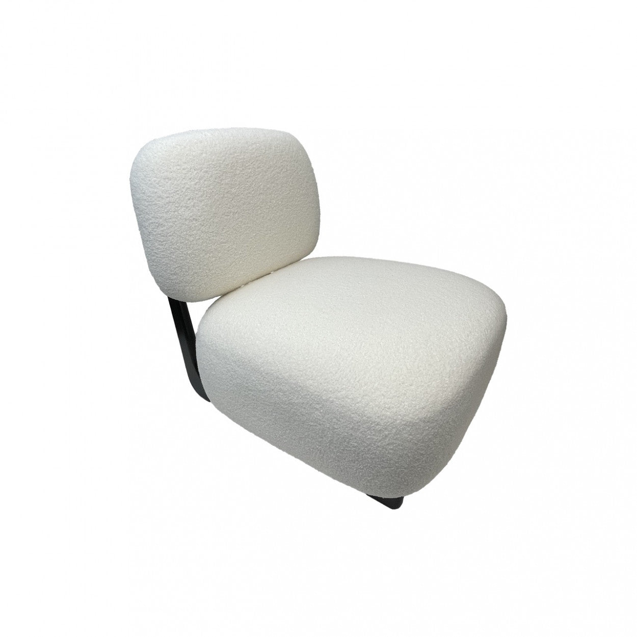 un fauteuil avec une large assise et un dossier rembourré en tissu bouclette blanc et armature en bois. maison gabin décoration