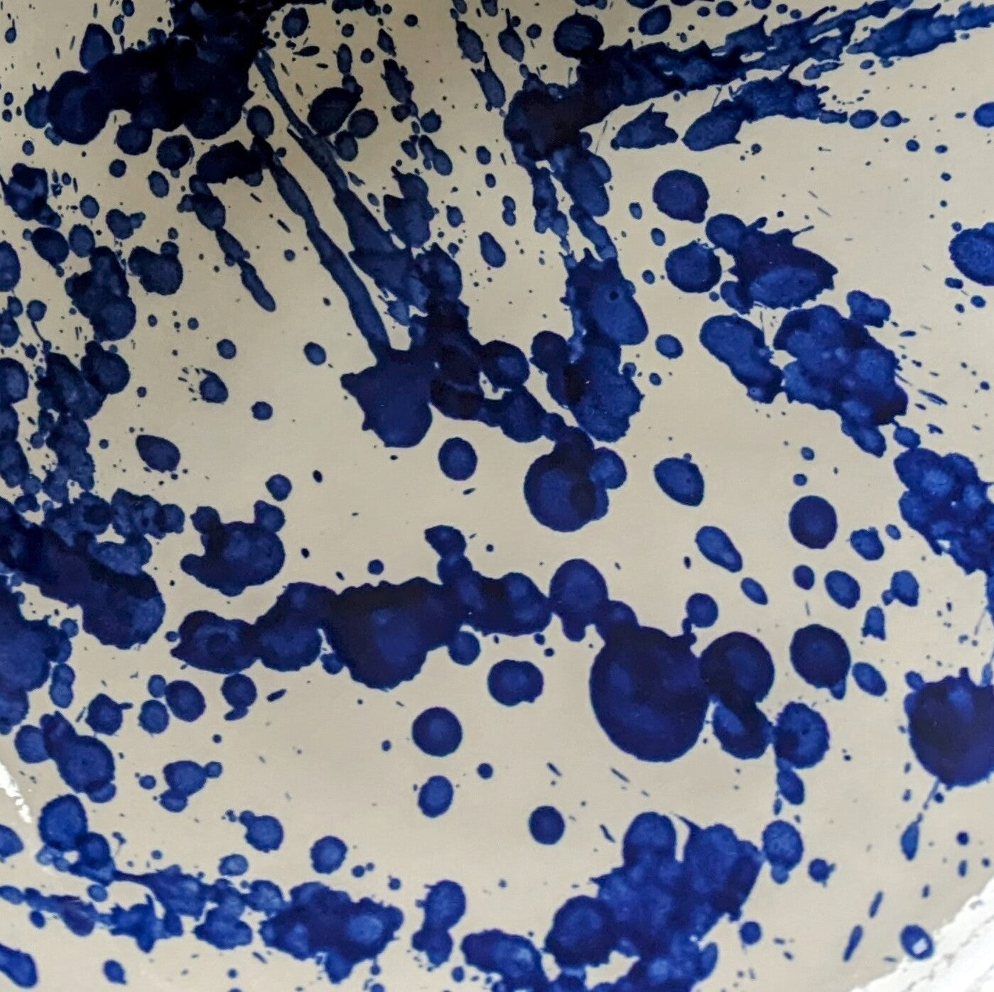 coupe ou grand saladier tâches de peinture blanc et bleu - maison gabin décoration