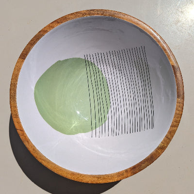petit saladier en bois de manguier vert et dessin géométrique. Idéal pour l'apéritif - maison gabin décoration