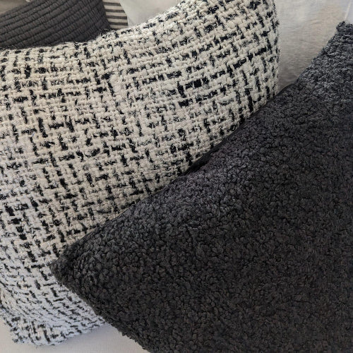 coussin synthétique en bouclettes gris foncé rectangulaire 60x30cm - maison gabin décoration