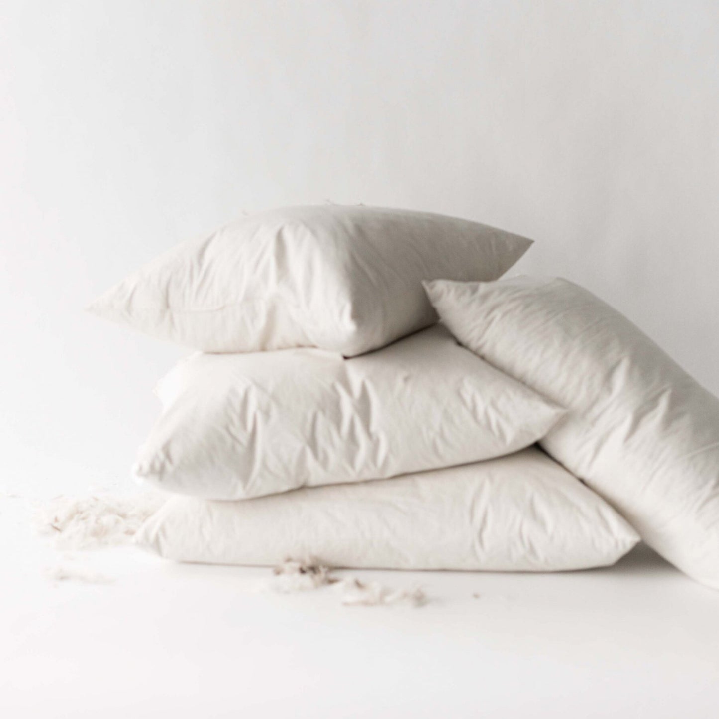 coussin de garnissage d'oreiller 60x60cm avec plumes et revêtement en coton - maison gabin décoration