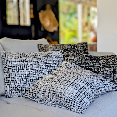 coussins chinés noirs et blancs et noirs et beiges 100% coton, 2 formats : 50x50 et 40x60cm - maison gabin décoration