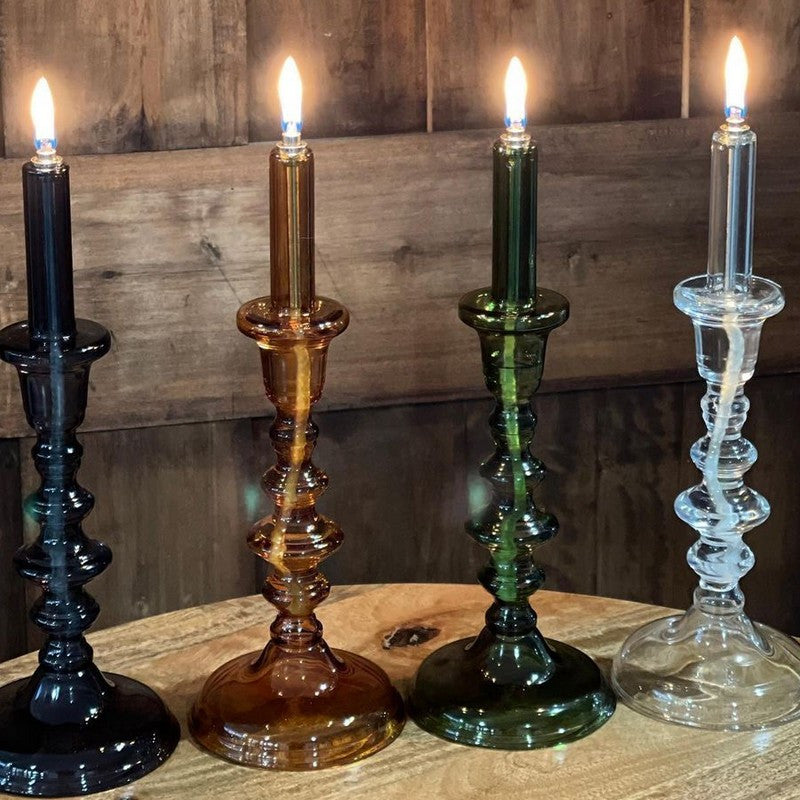 ensemble de chandeliers de plusieurs couleurs différentes dont le bleu, le vert, le jaune