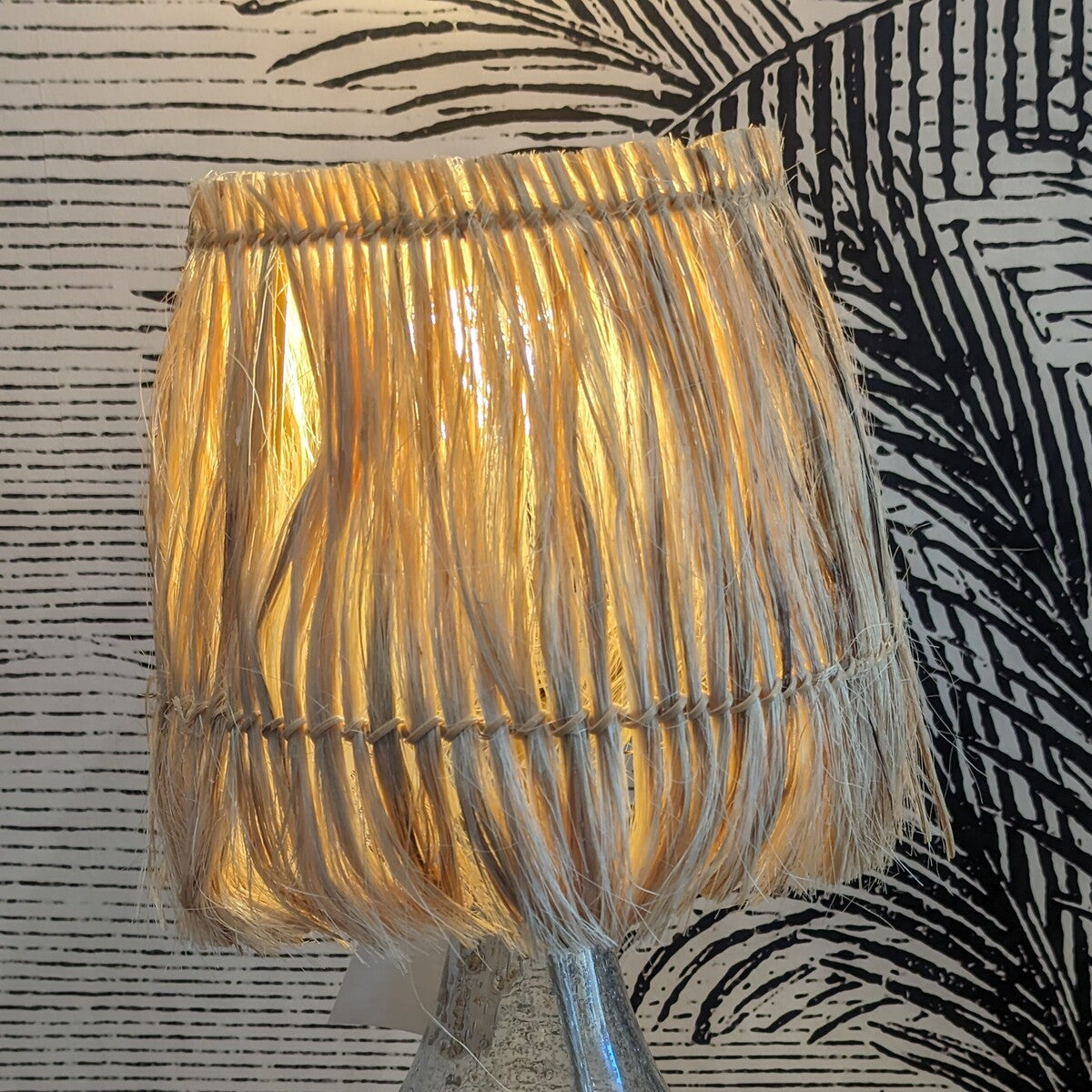 lampe à poser bahu et abat-jour en fibres naturelles d'abaca pour une lumière douce - maison gabin décoration