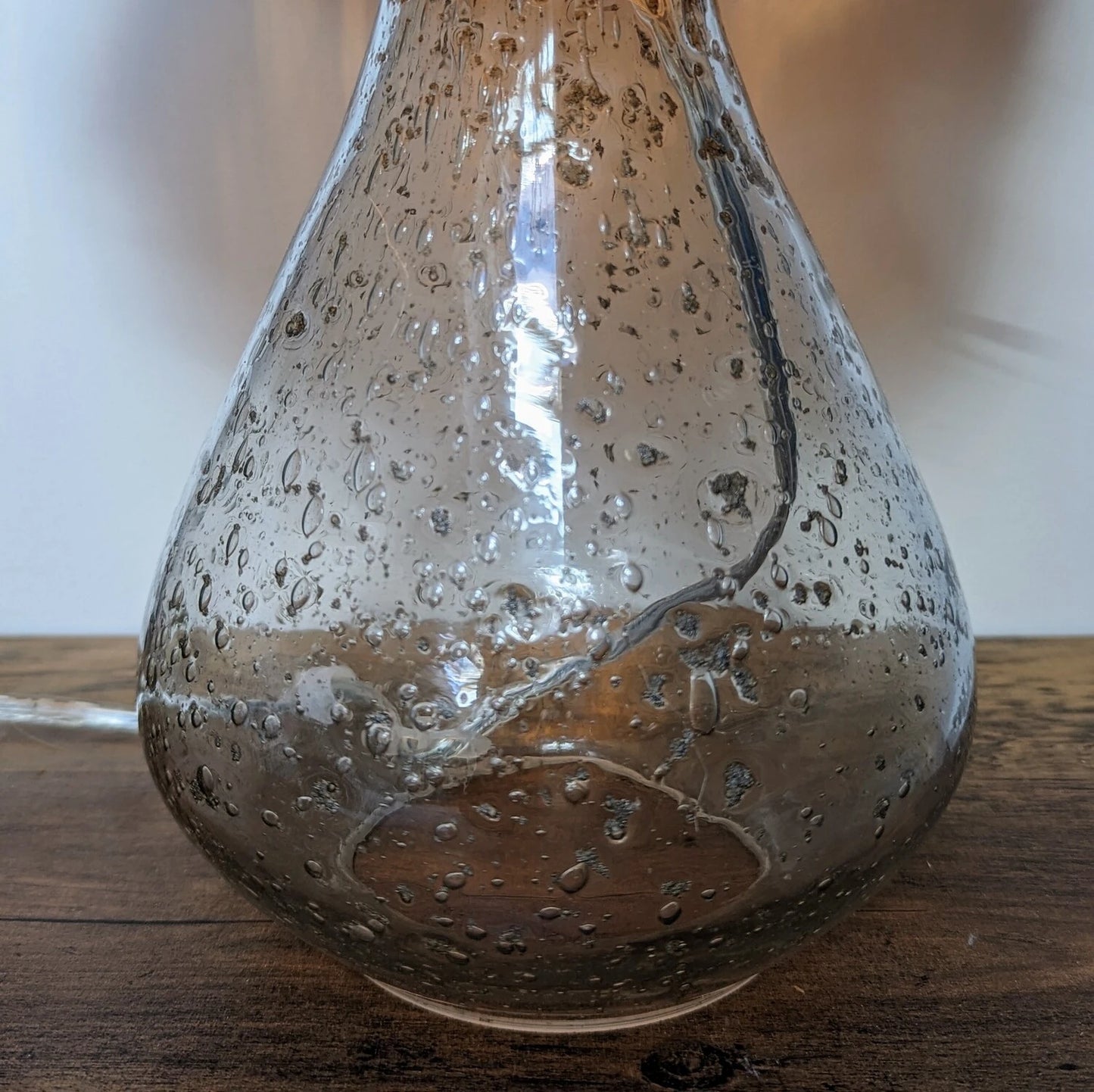 lampe à poser bahu avec pied en verre soufflé, fait artisanalement - maison gabin décoration
