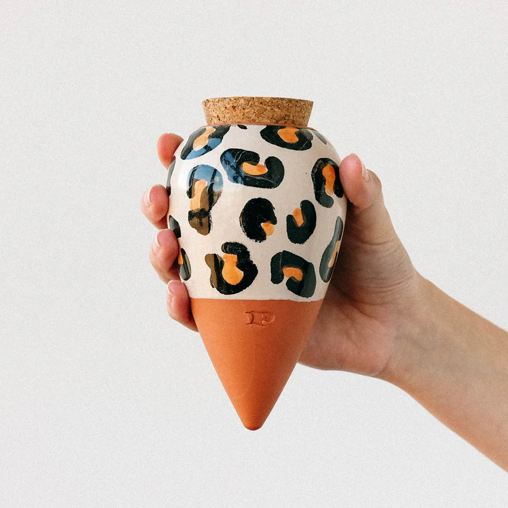 oya en terre cuite avec imprimé léopard pour irriguer vos plantes - Maison gabin décoration