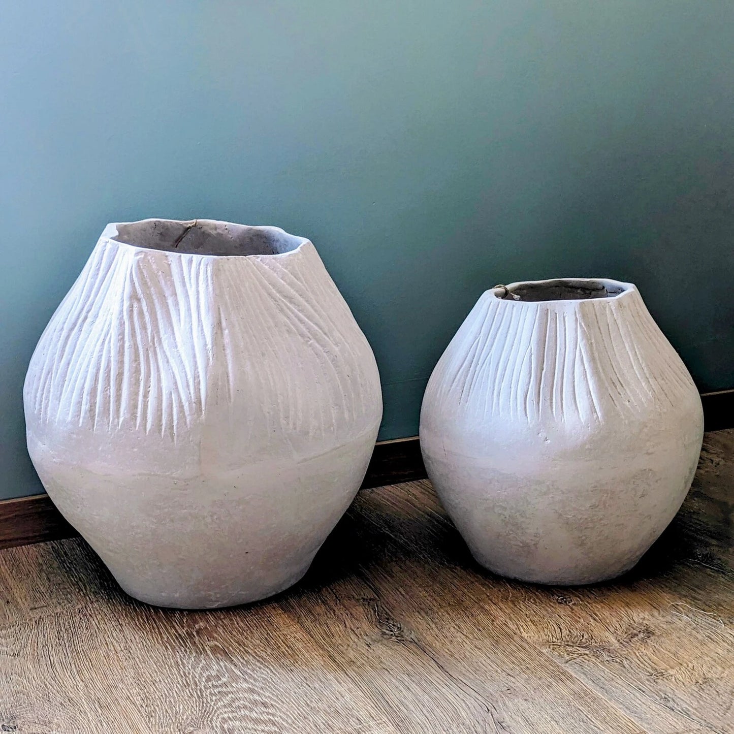 Pots blancs en papier mâché en 2 tailles-magasin déco en ligne