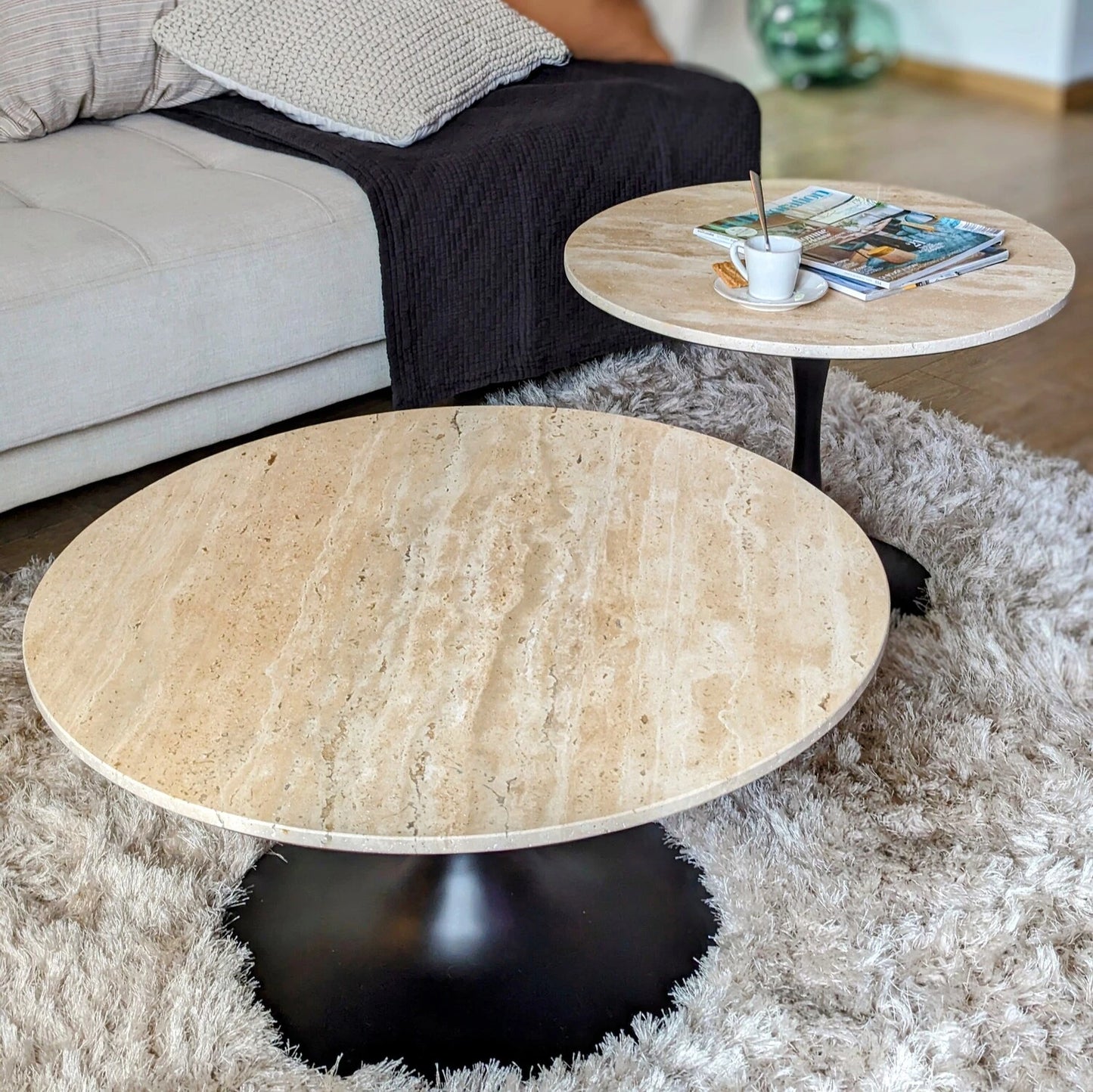 tables basse D75cm et d'appoint D59cm en travertin et pied en métal noir - maison gabin décoration