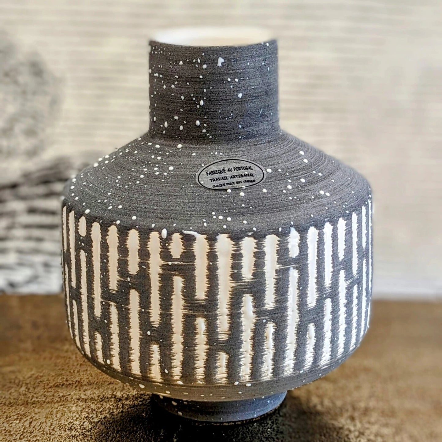 vase en céramique H18cm gris et blanc motif tribal - maison gabin décoration