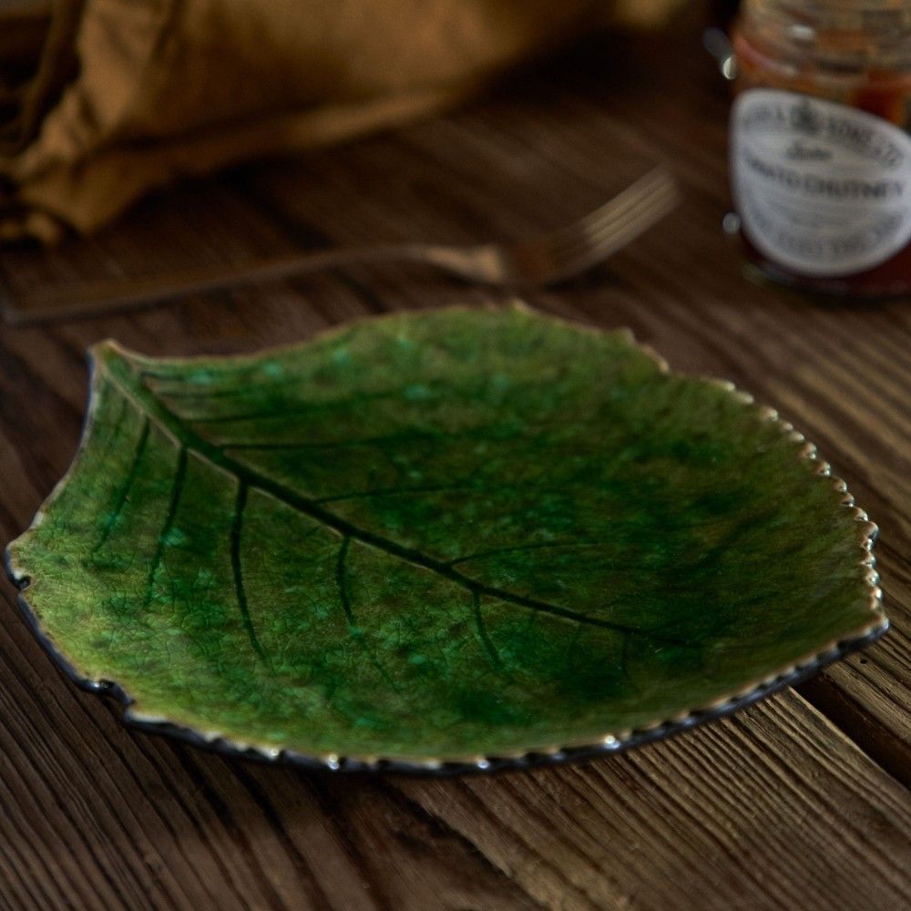 assiette en forme de feuille d'hortensia verte claire 