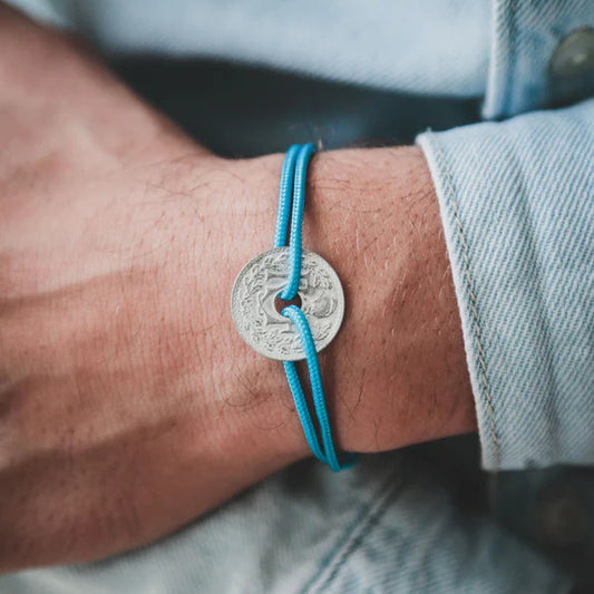 bracelet cordon bleu turquoise avec une pièce de monnaie trouée française - maison gabin décoration