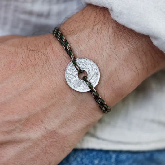 bracelet cordon kaki avec pièce de monnaie trouée française le sou 