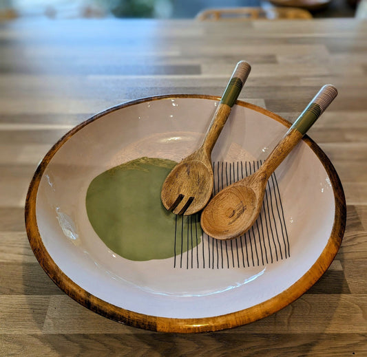 set de 2 couverts en bois de manguier composé d'une fourchette et de sa cuillère. avec son manche graphique vert. Maison Gabin décoration 