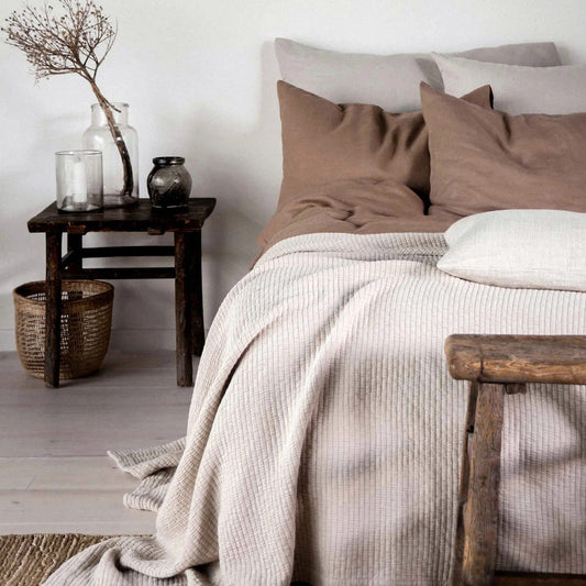couvre-lit 180x260cm pour un grand lit, couleur beige sable