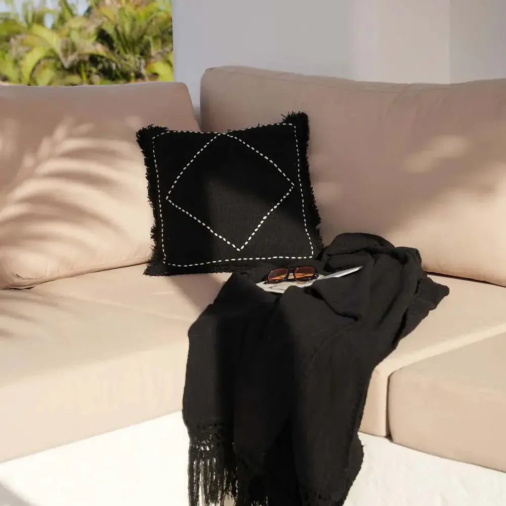 Coussin style bohème noir blanc

Décoration intérieure Toulon