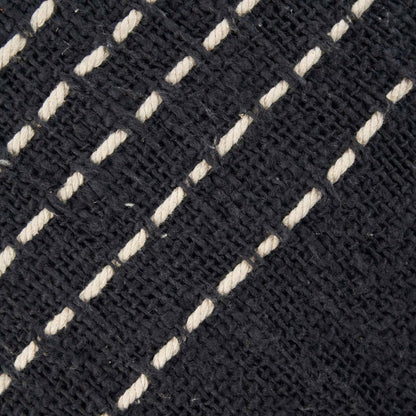 Vue rapprochée de la housse Drizle noir et blanc

Housse décorative Drizle – design contemporain élégant

Coussin moderne noir et blanc Drizle pour salon

Housse de coussin Drizle Noir Blanc – style raffiné