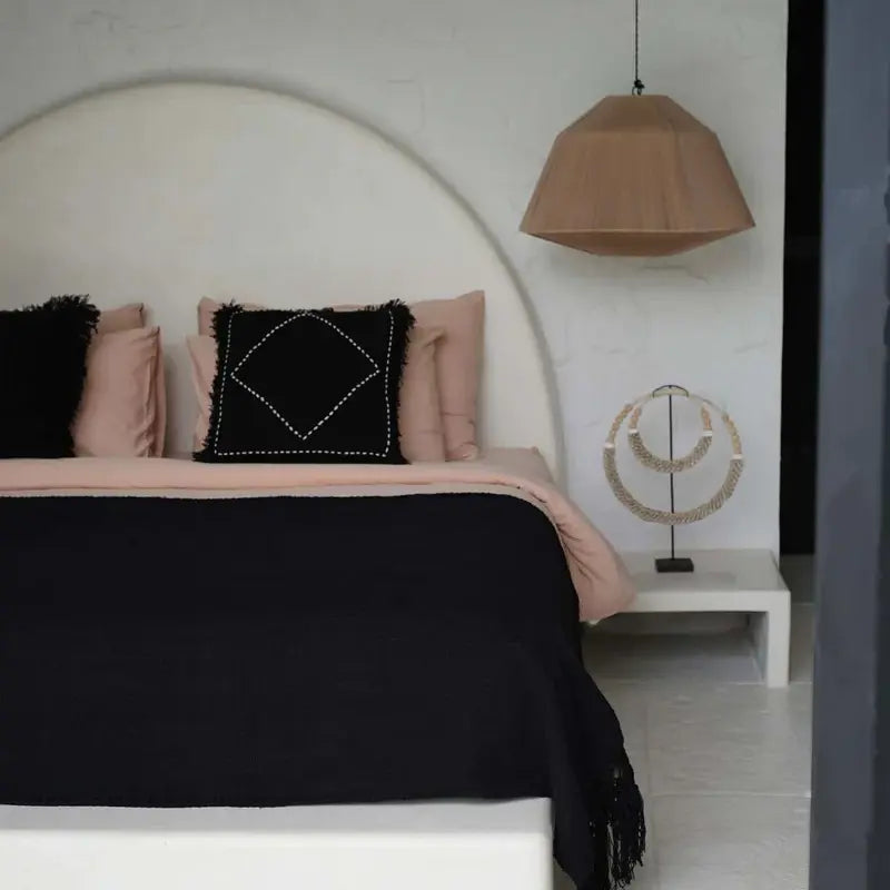 Jeté de lit Gypsy noir élégant

Couvre-lit contemporain 260x 122cm

Textile décoration Toulon

