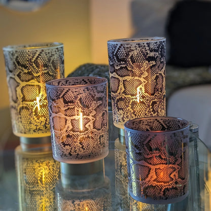lampes de table et photophores avec imprimé python - maison gabin décoration