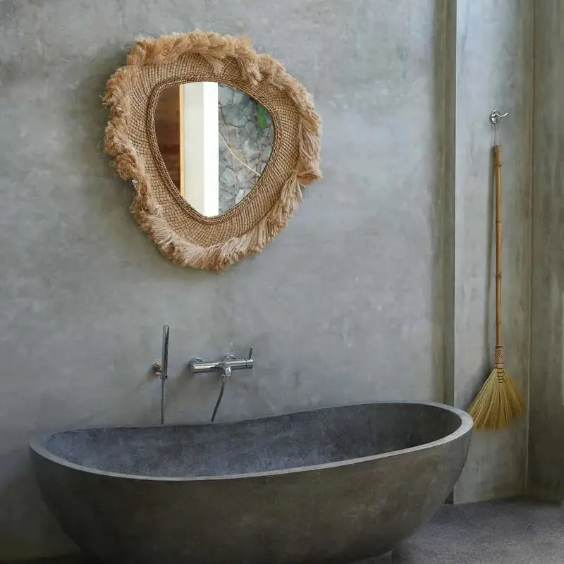 Détail du cadre en fibres naturelles du Miroir La Contessa L

Grand miroir mural La Contessa L – style artisanal

Vue complète du Miroir La Contessa Naturel taille L

Miroir décoratif naturel L – La Contessa