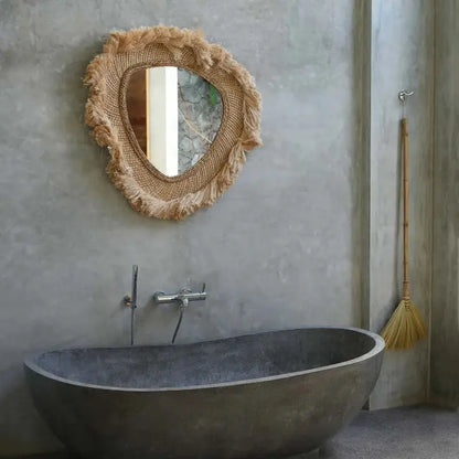 Détail du cadre en fibres naturelles du Miroir La Contessa L

Grand miroir mural La Contessa L – style artisanal

Vue complète du Miroir La Contessa Naturel taille L

Miroir décoratif naturel L – La Contessa