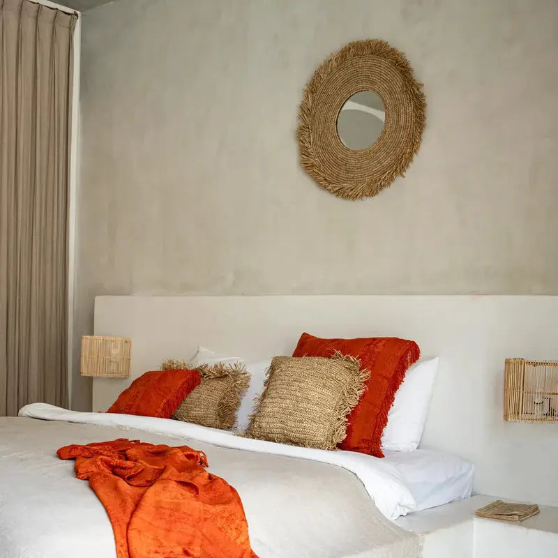 Miroir Yema naturel L

Grand miroir mural artisanal

Boutique déco en ligne
