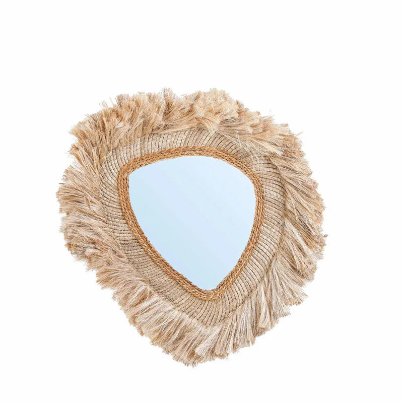 Détail du cadre en fibres naturelles du Miroir La Contessa L

Grand miroir mural La Contessa L – style artisanal

Vue complète du Miroir La Contessa Naturel taille L

Décoration intérieure contemporaine

