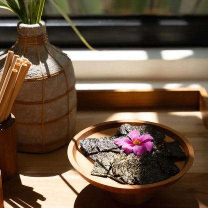 Plateau de gâteau en racine de teck S

Plateau artisanal bois teck

Plateau gâteau rustique en bois naturel

Plateau déco table teck artisanal

Plateau en racine de teck petite taille