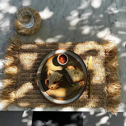 Set de table rectangulaire en raphia naturel

Set de table avec franges décoratives

Boutique en ligne décoration maison

Accessoire de table artisanal chic