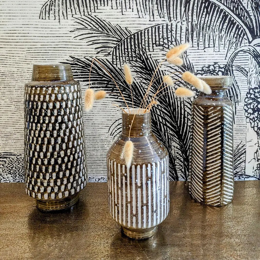 vase en céramique H25, H31 et H36cm marron et blanc motifs ethniques - maison gabin décoration