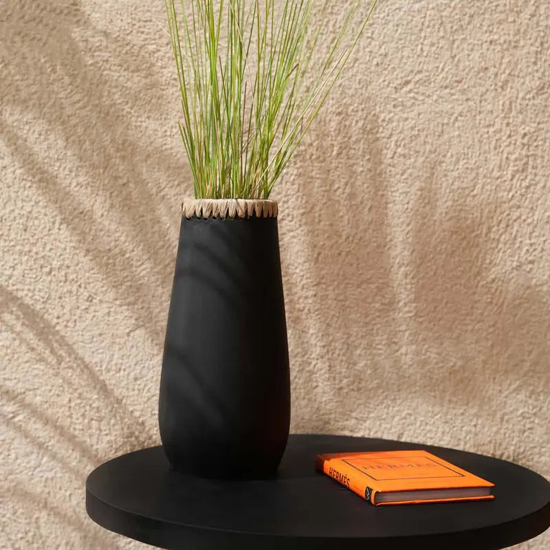 Vase Sneaky noir naturel L

Décoration intérieure contemporaine