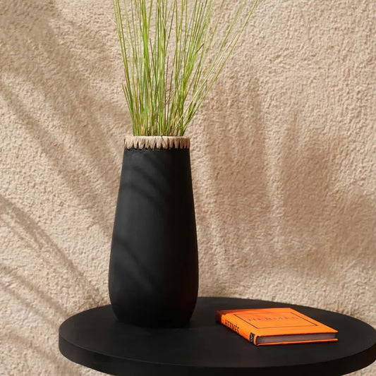 Vase Sneaky noir naturel L

Décoration intérieure contemporaine