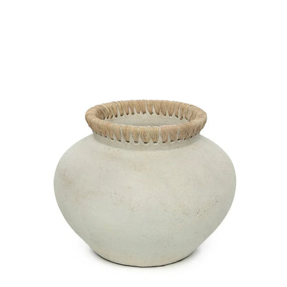 Vase Styly Béton Naturel M – Vase décoratif moderne

Petit détail du Vase Styly en béton naturel taille M

Vue de côté du Vase Styly Béton Naturel M design contemporain

Vase décoratif moderne en béton naturel – Styly M

Vase Styly M en béton naturel pour décoration intérieure chic