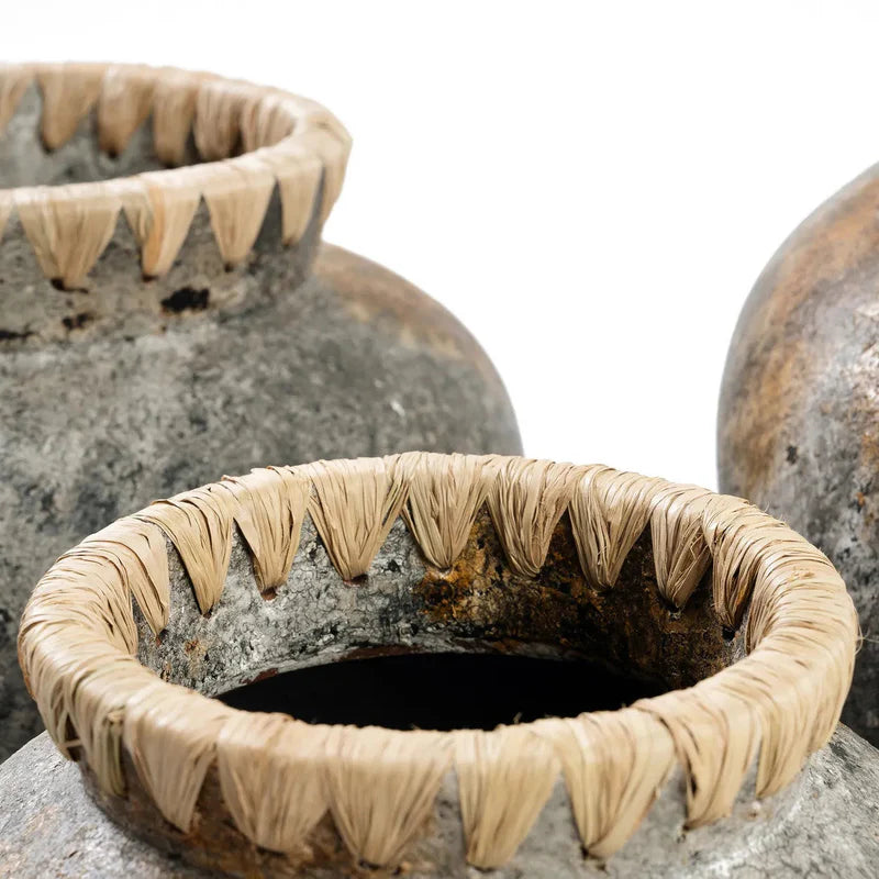 Vue de face du Vase Styly gris antique taille M

Vase Styly M couleur béton gris antique – design minimaliste

Vase décoratif contemporain Styly M gris antique

Détail du Vase Styly couleur béton gris antique M